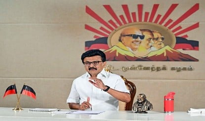 Tamil Nadu में सियासी संकट: Stalin ने Governor से कहा- नई सरकार बनाने में देरी ठीक नहीं।