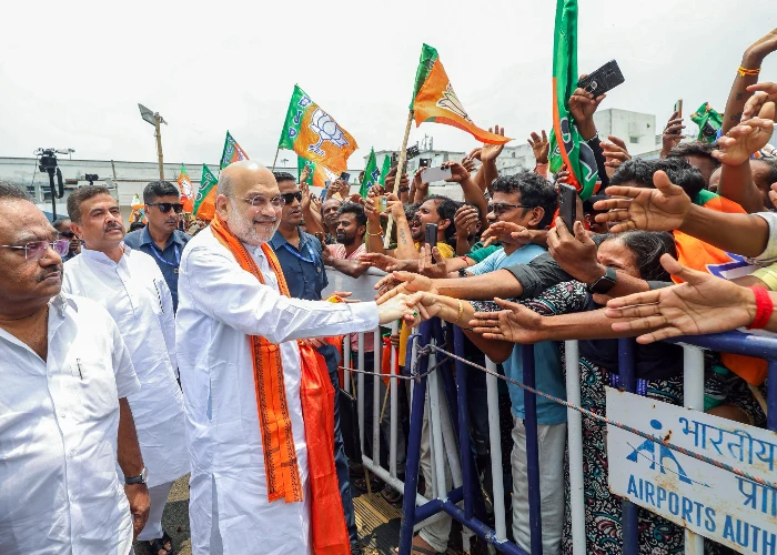 West Bengal में TMC राज खत्म, BJP के CM फेस पर मंथन, Amit Shah पहुंचे Kolkata
