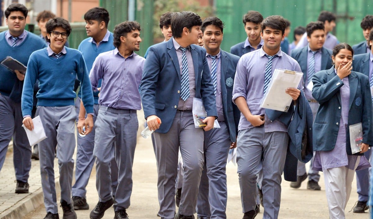 CBSE Re-evaluation Portal Down: 12वीं के छात्र परेशान,