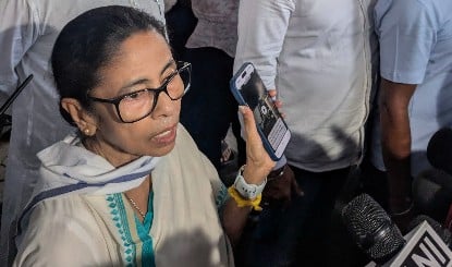 Mamata Banerjee की TMC में बगावत? 61 MLA बैठक से नदारद, टली मीटिंग