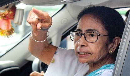सत्ता गंवाने के बाद TMC में महा-विद्रोह: ममता बनर्जी ने पार्टी विरोधी गतिविधियों के लिए दो विधायकों को निकाला, बंगाल की सियासत में हड़कंप!