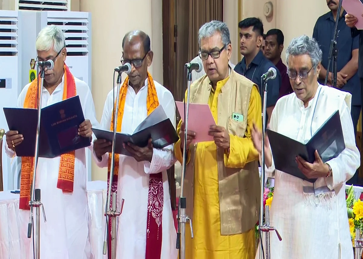 West Bengal Cabinet का Mega विस्तार, Suvendu Adhikari की टीम में स्वपन दासगुप्ता समेत 35 नए मंत्री शामिल