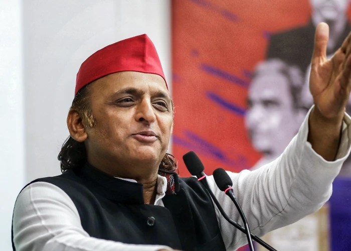 UP Politics में भूचाल! Akhilesh Yadav का दावा- 225 MLA का टिकट काटेगी BJP, बताई वजह