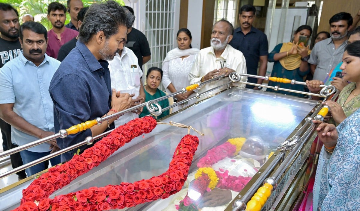 CM Vijay at Bharathiraja Funeral CM Vijay at Bharathiraja Funeral