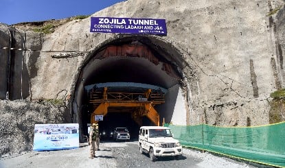 PoK में भुखमरी और तनाव, भारत में ज़ोजिला टनल का जश्न... LoC से बंटे दो कश्मीर की बदलती हकीकत | Explained Zojila Tunnel