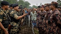 India Bangladesh Border पर BSF और BGB के बीच तीखी बहस, बांग्लादेश को आखिरकार वापस लेना पड़ा घुसपैठिया