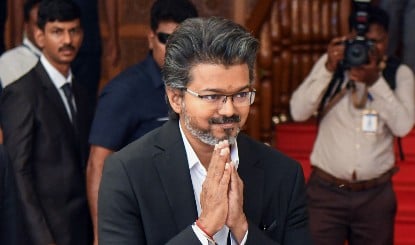 दिल्ली पहुंचे तमिलनाडु के CM Joseph Vijay! नीति आयोग की बैठक में केंद्रीय फंड और बुनियादी ढांचा परियोजनाओं के लिए उठाएंगे आवाज