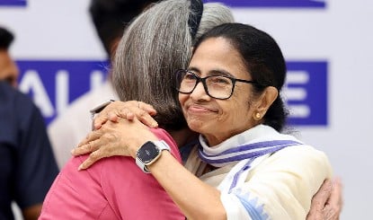 सांसद और विधायक भाग रहे, क्या ममता बनर्जी भी TMC छोड़ कर कांग्रेस में जा रही हैं?