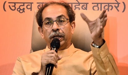 महाराष्ट्र में सियासी भूकंप! Uddhav Thackeray के 7 MP Shinde गुट के संपर्क में