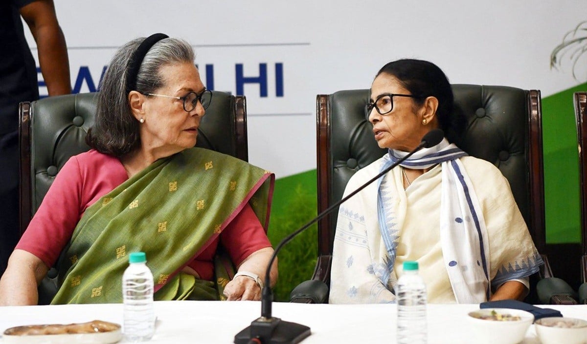 West Bengal में सियासी संकट के बीच TMC-Congress Merger की चर्चा, पार्टी ने कहा- ये सिर्फ अफवाह