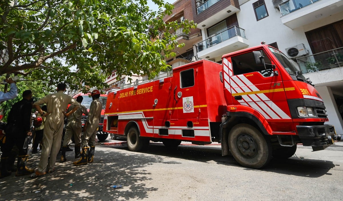 Govindpuri Fire Accident | दिल्ली के गोविंदपुरी में पांच मंजिला इमारत में भीषण आग, 3 लोगों की दर्दनाक मौत, 2 गंभीर रूप से घायल