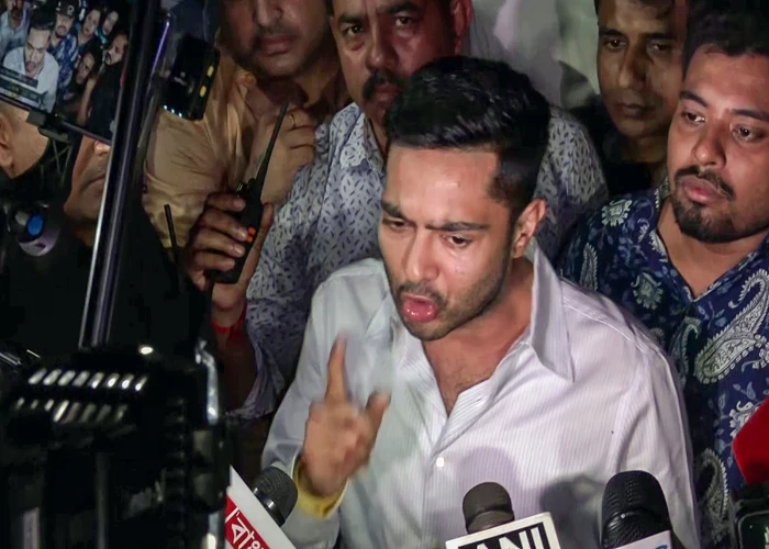 West Bengal में सियासी भूचाल: Abhishek Banerjee के घर आधी रात Police Raid, Mamata भी पहुंचीं