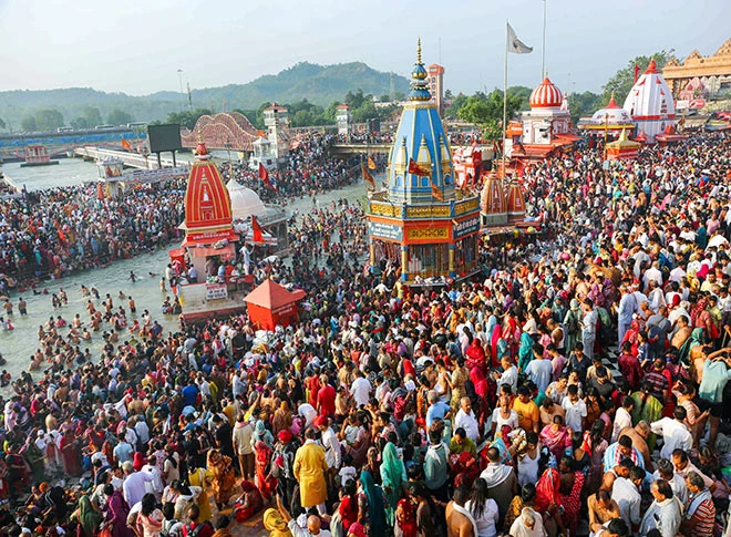 सोमवती अमावस्या पर गंगा में स्नान करते श्रद्धालु सोमवती अमावस्या पर गंगा में स्नान करते श्रद्धालु
