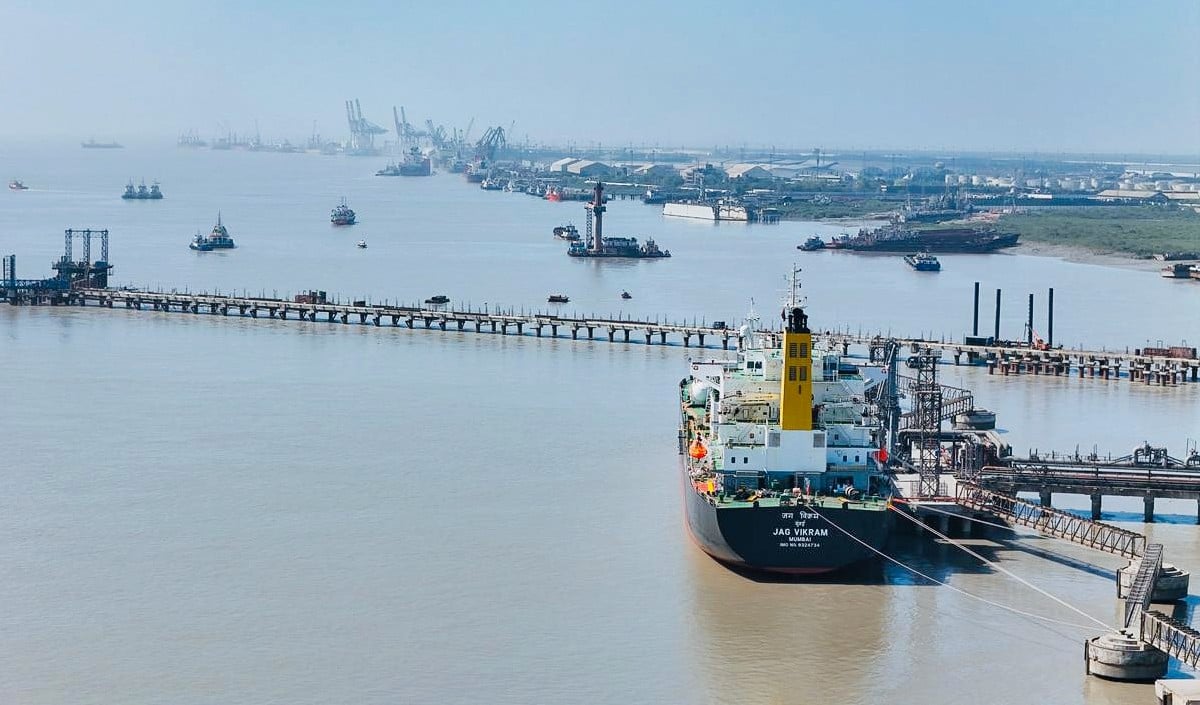 बड़ी खबर! LNG Carrier 