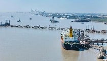 3 महीने बाद Strait of Hormuz से निकला पहला तिरंगा लगा जहाज, LNG Carrier Disha ने बढ़ाया देश का मान