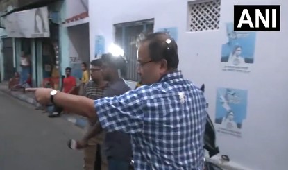 Kolkata में हाई-वोल्टेज ड्रामा: CM Mamata के आवास के बाहर TMC नेता Kunal Ghosh पर अंडा अटैक