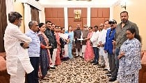 गुमनाम पार्टी में क्यों शामिल हुए TMC के नामी सांसद? दलबदल विरोधी नारे वाला दल क्यों बना तृणमूल के बागियों का नया ठिकाना? गुमनाम पार्टी में क्यों शामिल हुए TMC के नामी सांसद? दलबदल विरोधी नारे वाला दल क्यों बना तृणमूल के बागियों का नया ठिकाना?