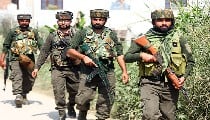 Jammu Kashmir: Rajouri में LoC के पास बड़ा हादसा, ग्रेनेड ब्लास्ट में JCO समेत 4 जवान घायल Jammu Kashmir: Rajouri में LoC के पास बड़ा हादसा, ग्रेनेड ब्लास्ट में JCO समेत 4 जवान घायल