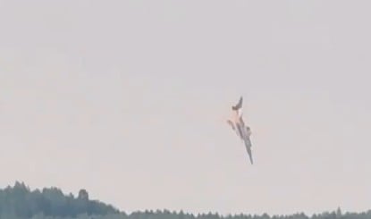 Siberia में आसमान से गिरा Russia का Tu-22M3 बॉम्बर, Live Crash का खौफनाक वीडियो आया सामने