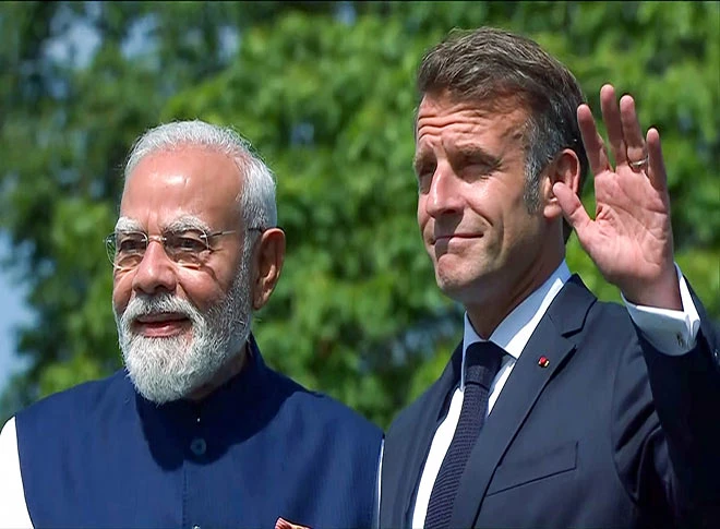 जी-7 शिखर सम्मेलन में शामिल हुए पीएम मोदी जी-7 शिखर सम्मेलन में शामिल हुए पीएम मोदी