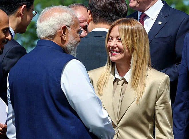 जी-7 शिखर सम्मेलन में शामिल हुए पीएम मोदी जी-7 शिखर सम्मेलन में शामिल हुए पीएम मोदी