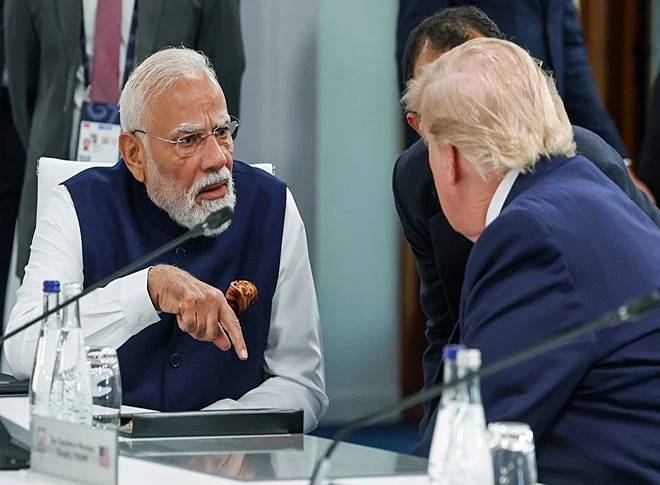 जी-7 शिखर सम्मेलन में शामिल हुए पीएम मोदी जी-7 शिखर सम्मेलन में शामिल हुए पीएम मोदी