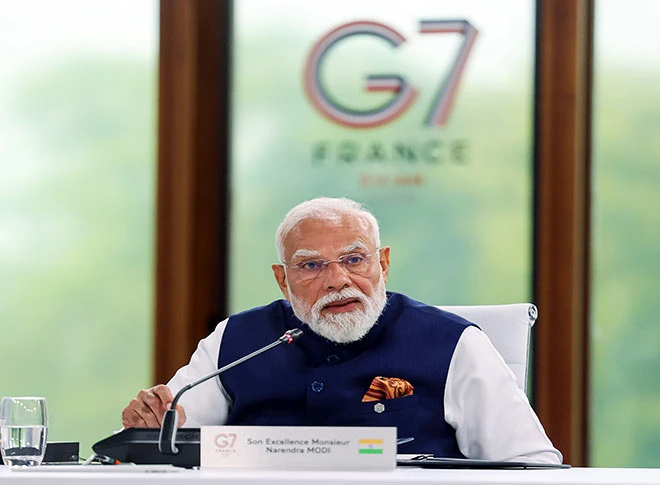 जी-7 शिखर सम्मेलन में शामिल हुए पीएम मोदी जी-7 शिखर सम्मेलन में शामिल हुए पीएम मोदी