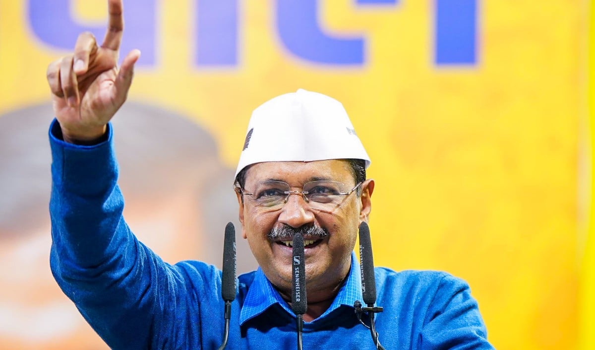 केजरीवाल का बड़ा आरोप: पेपर लीक अरबों का रैकेट, पैसा ऊपर तक जाता है!