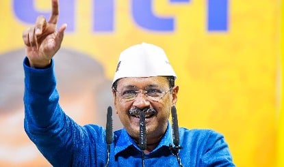 केजरीवाल का बड़ा आरोप: पेपर लीक अरबों का रैकेट, पैसा ऊपर तक जाता है!