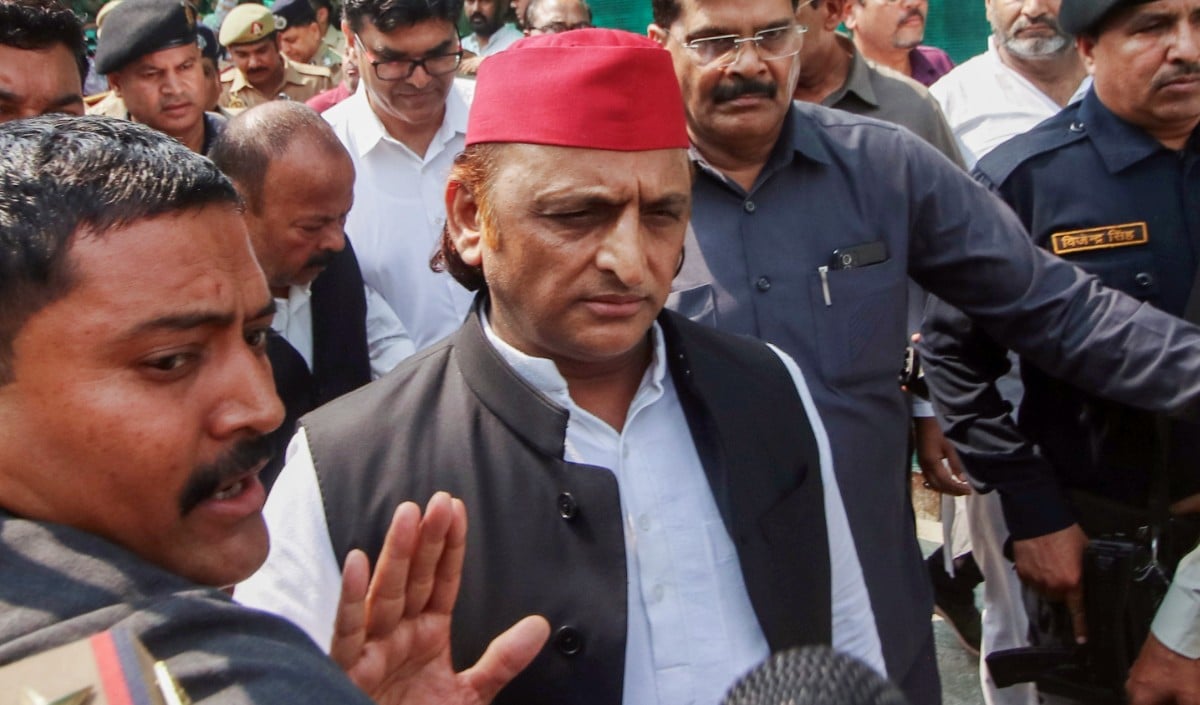 Akhilesh Yadav की बढ़ती लोकप्रियता से BJP घबराई, SP सांसद ने
