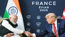 फ्रांस में हुई ट्रंप-मोदी की बहुप्रतीक्षित मुलाकात के वैश्विक कूटनीतिक निहितार्थ फ्रांस में हुई ट्रंप-मोदी की बहुप्रतीक्षित मुलाकात के वैश्विक कूटनीतिक निहितार्थ