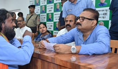 Nitish पर झूठे आरोप! Lalu Yadav के सुरक्षा दावों को JD(U) ने नकारा, बोले - यह सिर्फ सियासत