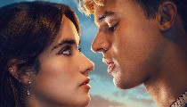 Your Fault London Review | स्पैनिश हिट के ब्रिटिश रीमेक ने किया निराश, न जोश दिखा, न रोमांस का मज़ा
