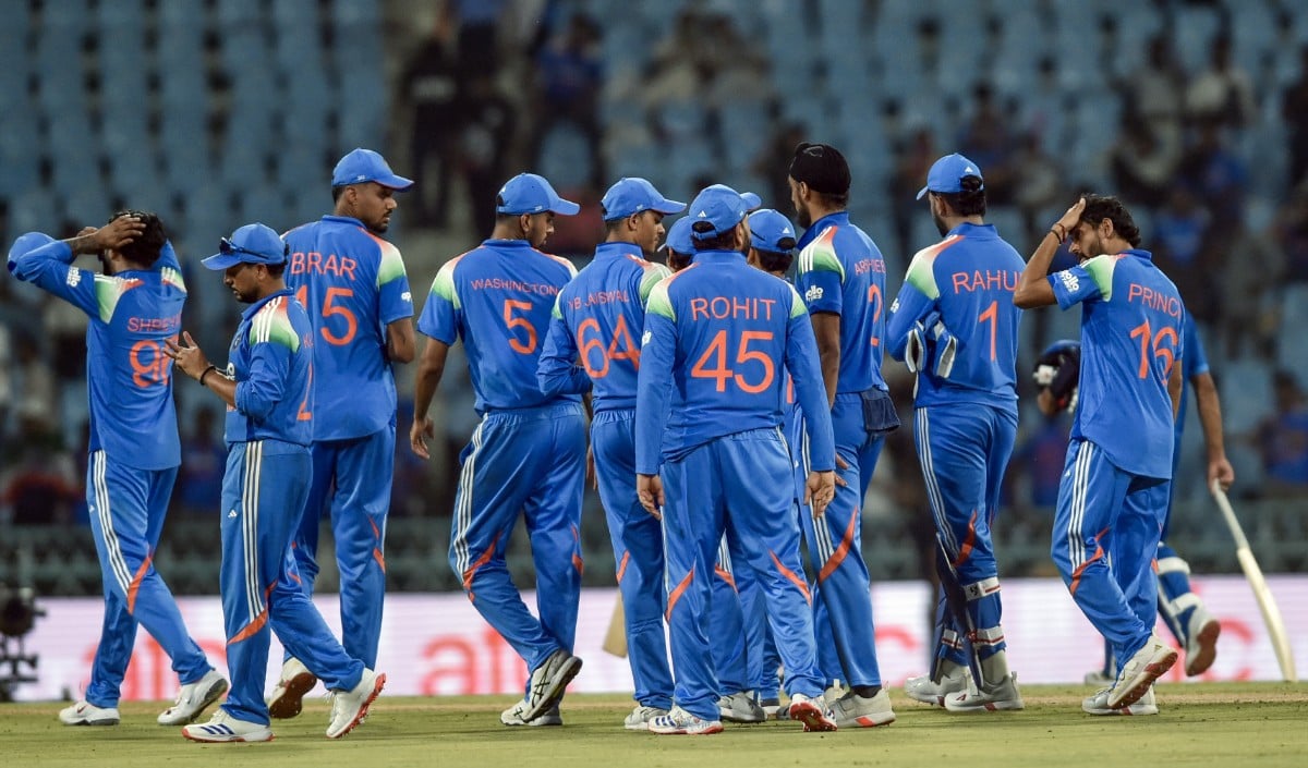 तीसरे ODI में भारत की प्लेइंग XI पर सस्पेंस! Harshit Rana इन, इन 2 दिग्गजों को छुट्टी? तीसरे ODI में भारत की प्लेइंग XI पर सस्पेंस! Harshit Rana इन, इन 2 दिग्गजों को छुट्टी?