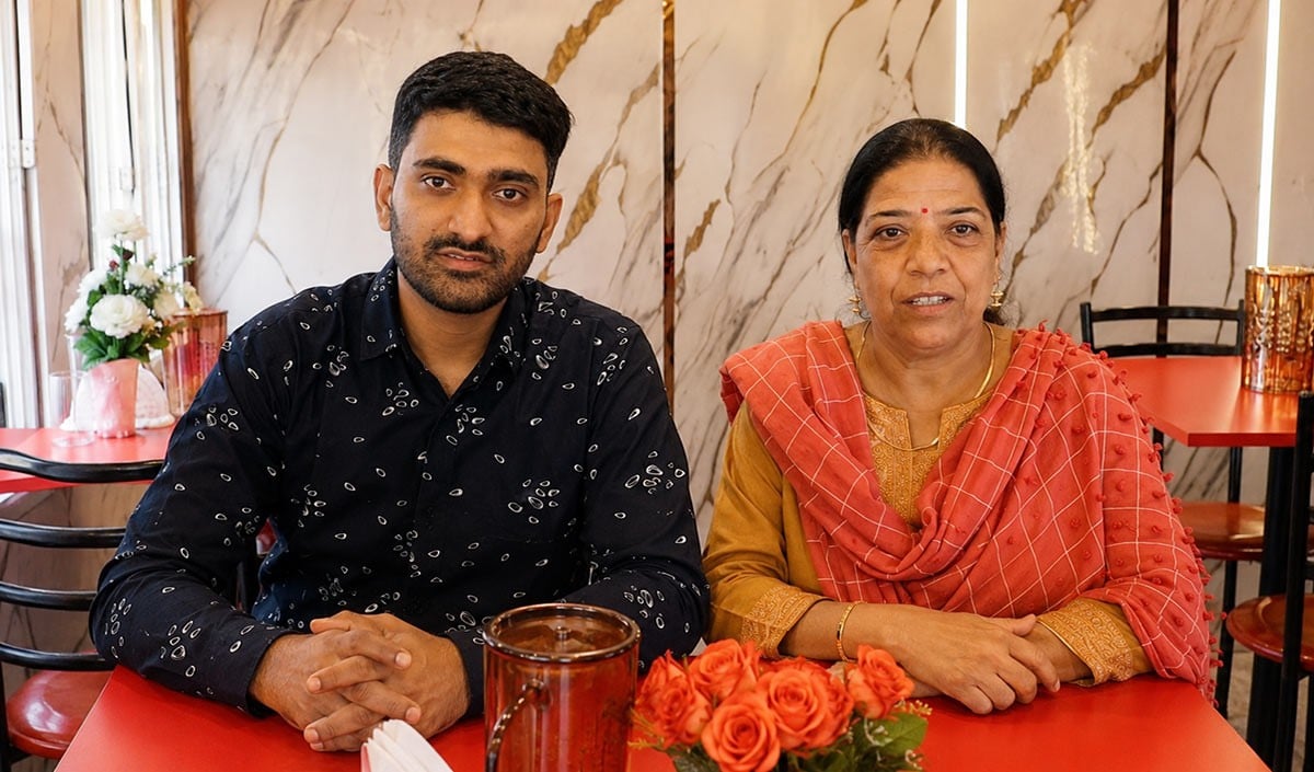 Kashmir में 36 साल बाद वापस लौटा Kashmiri Pandit परिवार, Restaurant खोलकर शुरू किया नया कारोबार