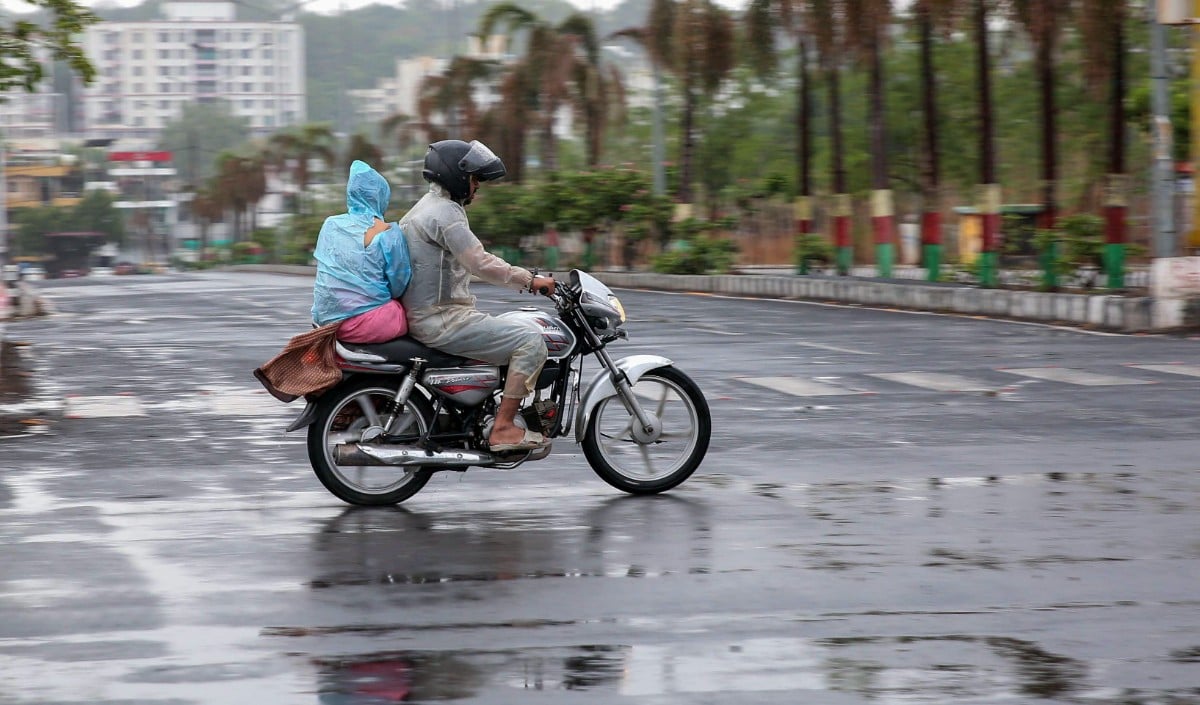 Monsoon Heavy Rainfall Alert | देश में फिर एक्टिव हुआ मानसून, मध्य और दक्षिण भारत में भारी बारिश और आंधी-तूफान का अलर्ट