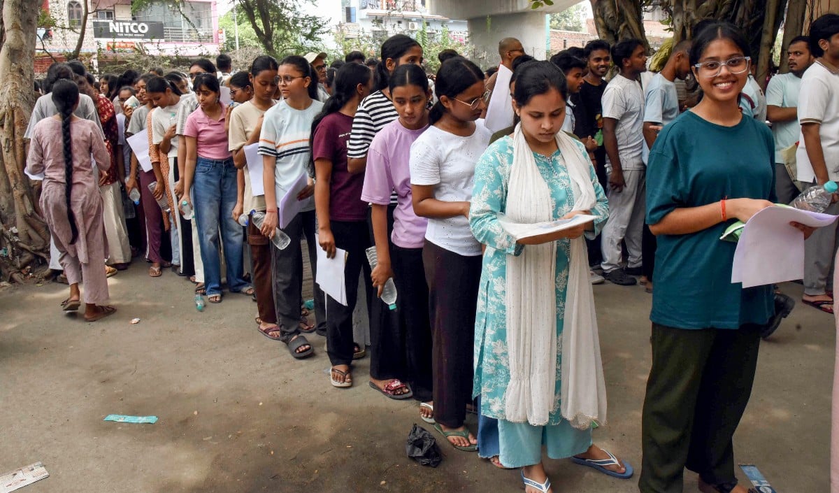 NEET UG 2026 Re Exam: कड़ी सुरक्षा में एग्जाम संपन्न, कई सवालों ने छुड़ाए 22 लाख छात्रों के पसीने