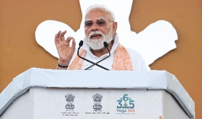 International Yoga Day पर PM Modi का Mission Yoga 365, Kolkata से दिया बड़ा संदेश