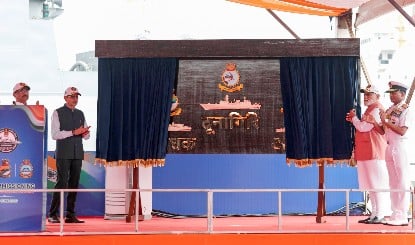 PM Modi ने Kolkata में Indian Navy को सौंपे 3 स्वदेशी Warships