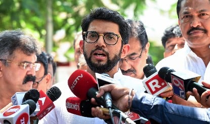 आपकी वफ़ादारी बिकाऊ है! Aaditya Thackeray का बागियों पर सीधा हमला, बोले- Shiv Sena UBT को धोखा