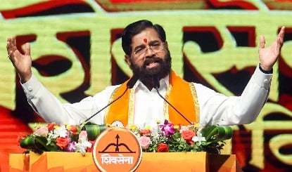 Maharashtra Politics | महाराष्ट्र की राजनीति में फिर बड़ा भूचाल! शिवसेना (UBT) के 6 सांसद शिंदे गुट में हो सकते हैं शामिल, उद्धव ठाकरे ने बुलाई आपात बैठक