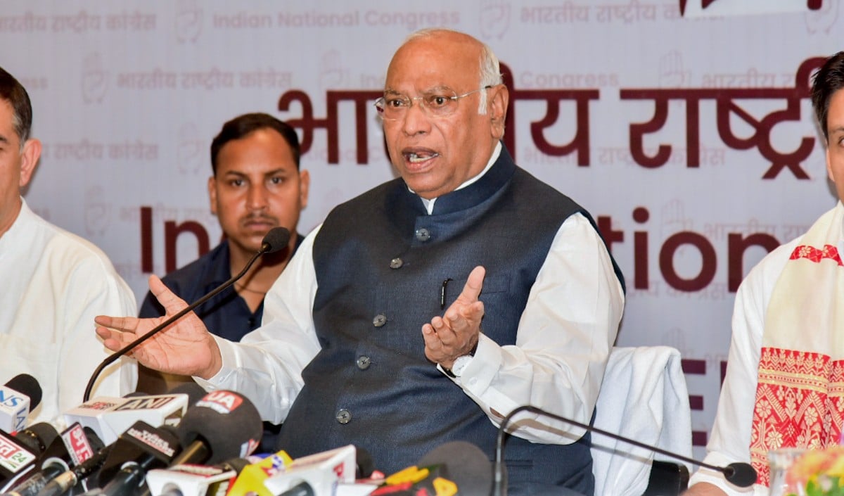 चुप रहो, बेकार लोग..., आखिर क्यों अपनी ही पार्टी के कार्यकर्ताओं पर भड़के मल्लिकार्जुन खड़गे