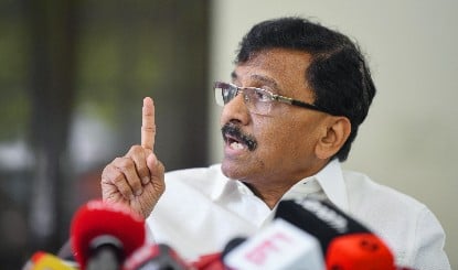 Uddhav को तगड़ा झटका, 6 सांसदों के पाला बदलते ही Sanjay Raut का गुस्सा, बोले- Eknath Shinde ने गद्दारों को जन्म दिया