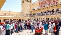 अपने घरों की ओर भी लौटें घरेलू पर्यटक