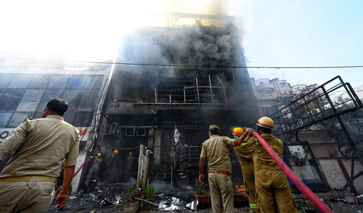 Lucknow Fire Tragedy | अलीगंज में हुई 15 मौतों के बाद उठे गंभीर सवाल! रिहायशी परमिट पर चल रहा था कमर्शियल इंस्टीट्यूट