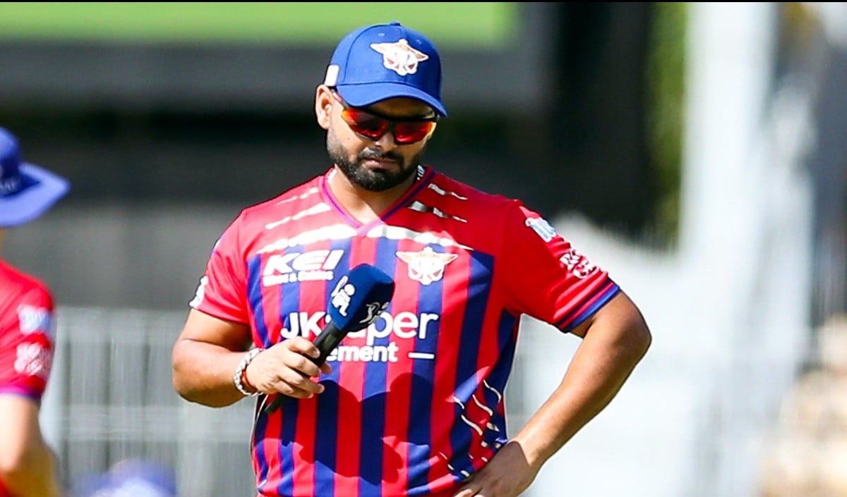 Rishabh Pant की घर वापसी का बड़ा सौदा, 12 करोड़ की सैलरी कटौती पर Delhi Capitals लौटे Rishabh Pant की घर वापसी का बड़ा सौदा, 12 करोड़ की सैलरी कटौती पर Delhi Capitals लौटे