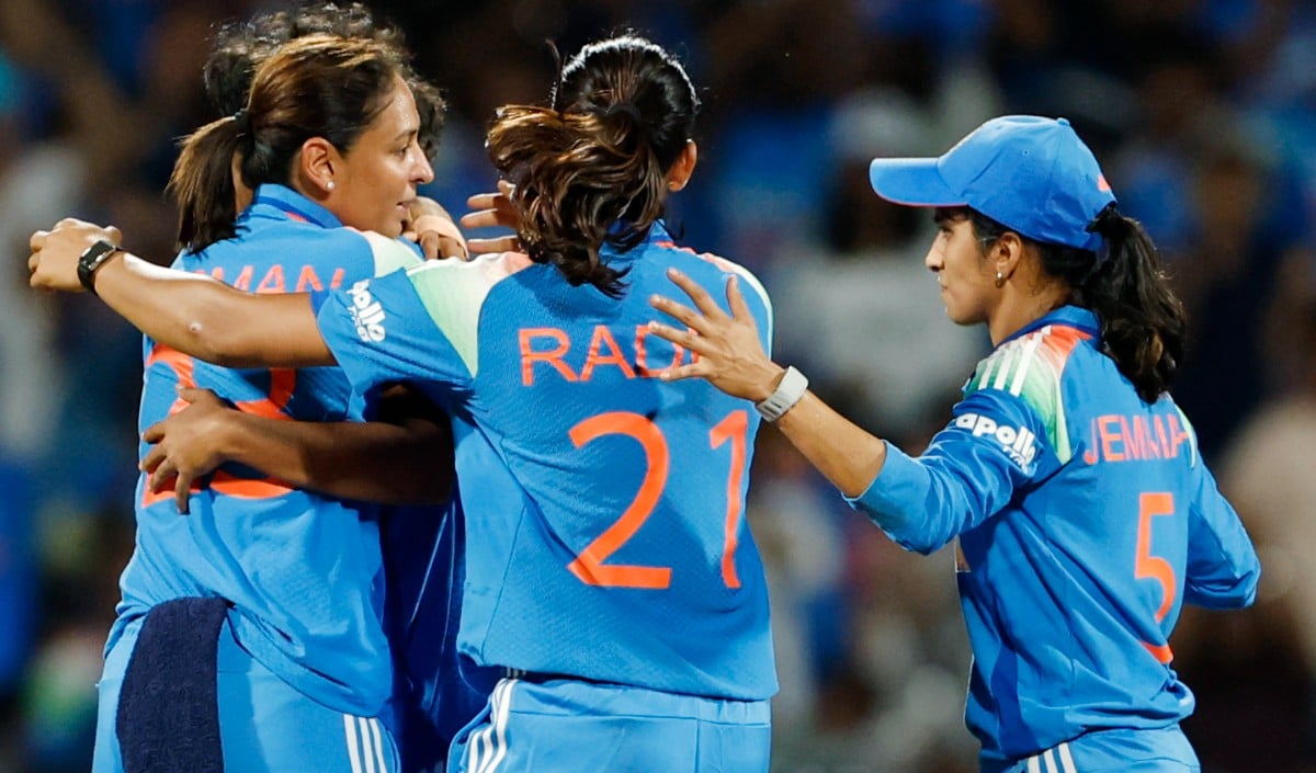 भारत की युवा सनसनी Sri Charani बनीं ICC T20I की नंबर 1 बॉलर, रचा इतिहास! भारत की युवा सनसनी Sri Charani बनीं ICC T20I की नंबर 1 बॉलर, रचा इतिहास!