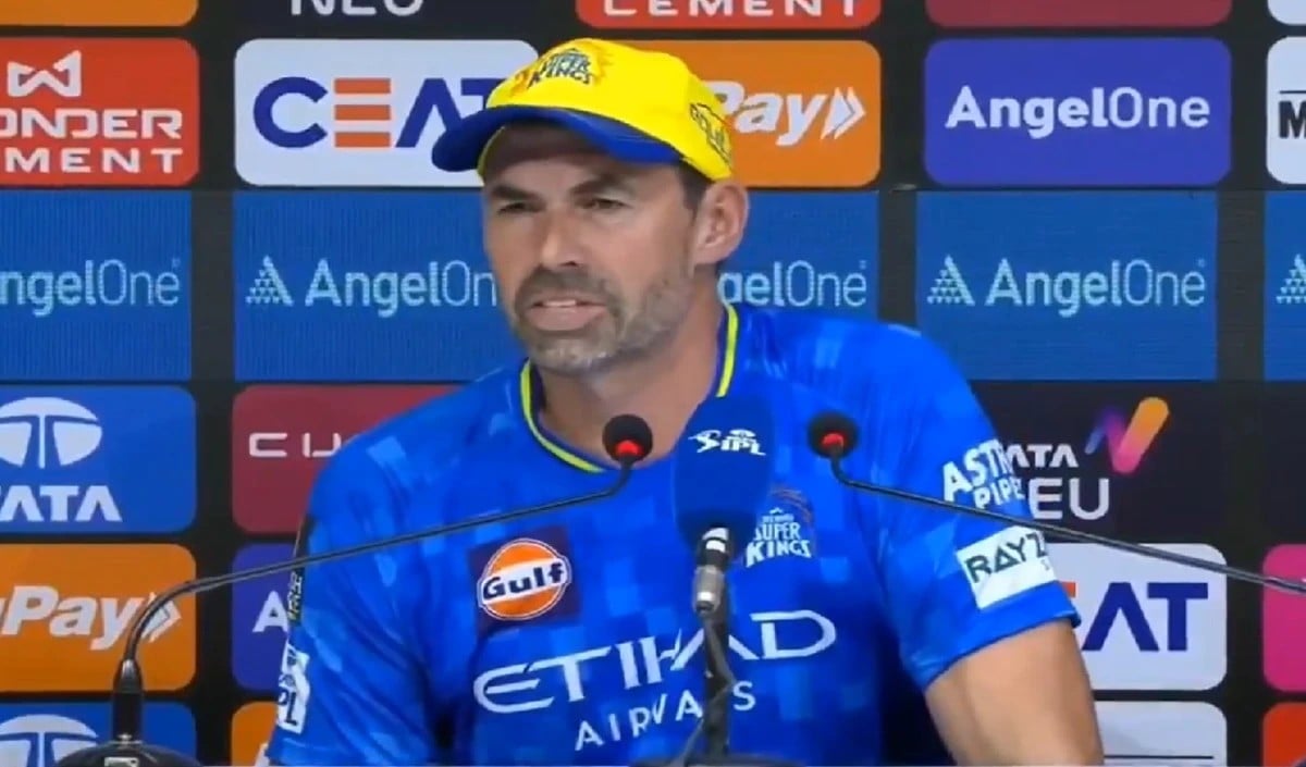 MS Dhoni का ‘कैप्टन कूल’ फैसला! लगातार हार के बावजूद Stephen Fleming को CSK में मिली लाइफ लाइन​