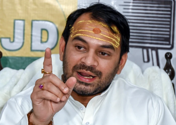 Tej Pratap Yadav का PA पर बड़ा आरोप, Party Fund के 20 लाख और iPhones लेकर फरार; FIR दर्ज