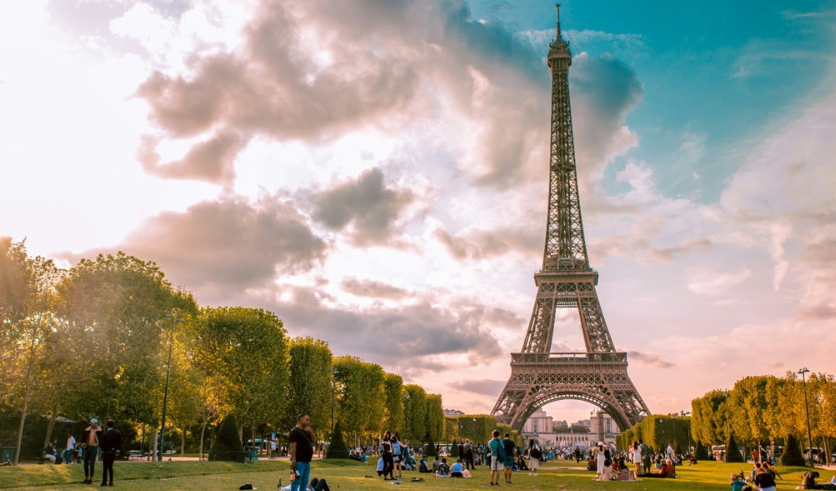 France में Heatwave का जानलेवा कहर, 40 लोगों की मौत, Eiffel Tower भी समय से पहले बंद